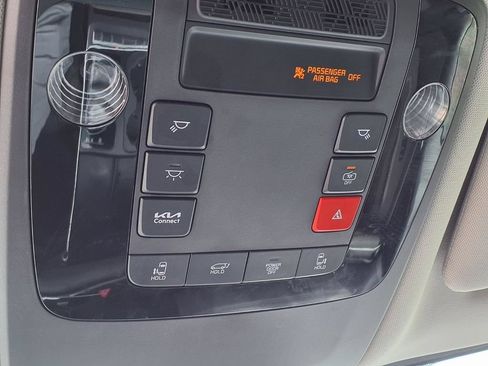 Used 2025 Kia Carnival EX FWD image 34