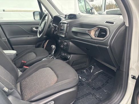 Used 2023 Jeep Renegade Latitude AWD/4WD image 9