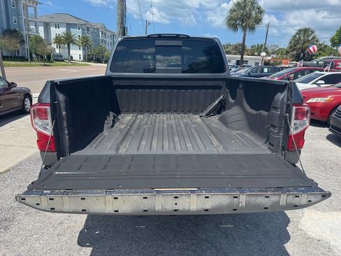 Used 2017 Nissan Titan SV image 10