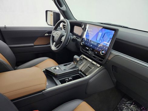 Used 2025 Lexus GX 550 w/ Accessory Package (Z1) AWD/4WD image 17