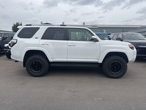 Used 2019 Toyota 4Runner SR5 Premium AWD/4WD image 2