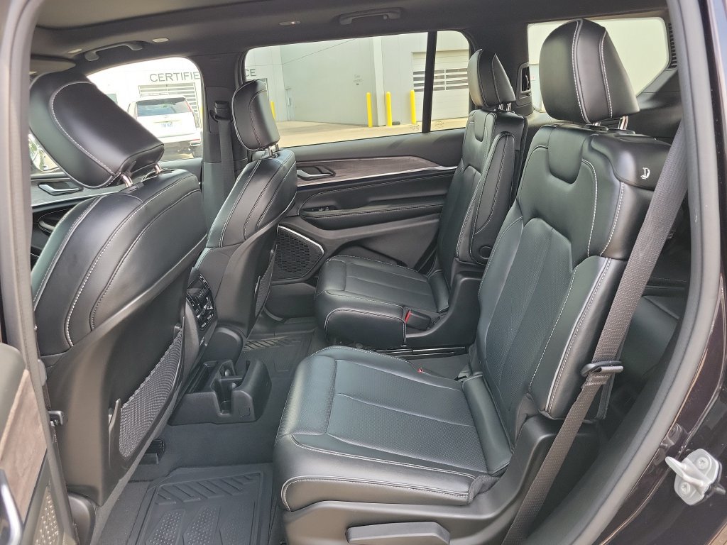 Used 2023 Jeep Grand Cherokee L Overland AWD/4WD image 29