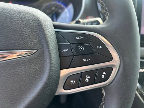 Used 2025 Chrysler Pacifica Select FWD image 19