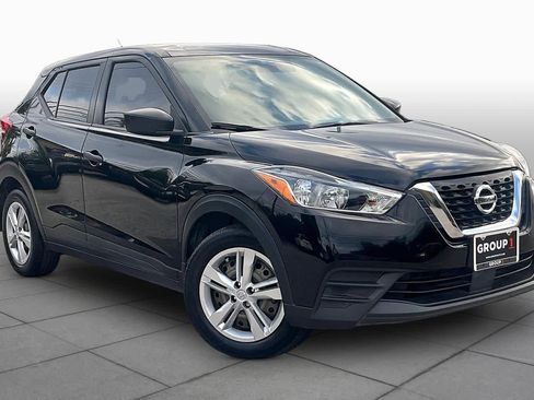 Used 2020 Nissan Kicks S FWD image 3
