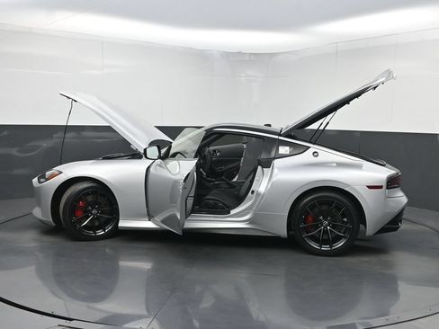 Used 2025 Nissan Z Performance w/ Floor Mat Package RWD image 35
