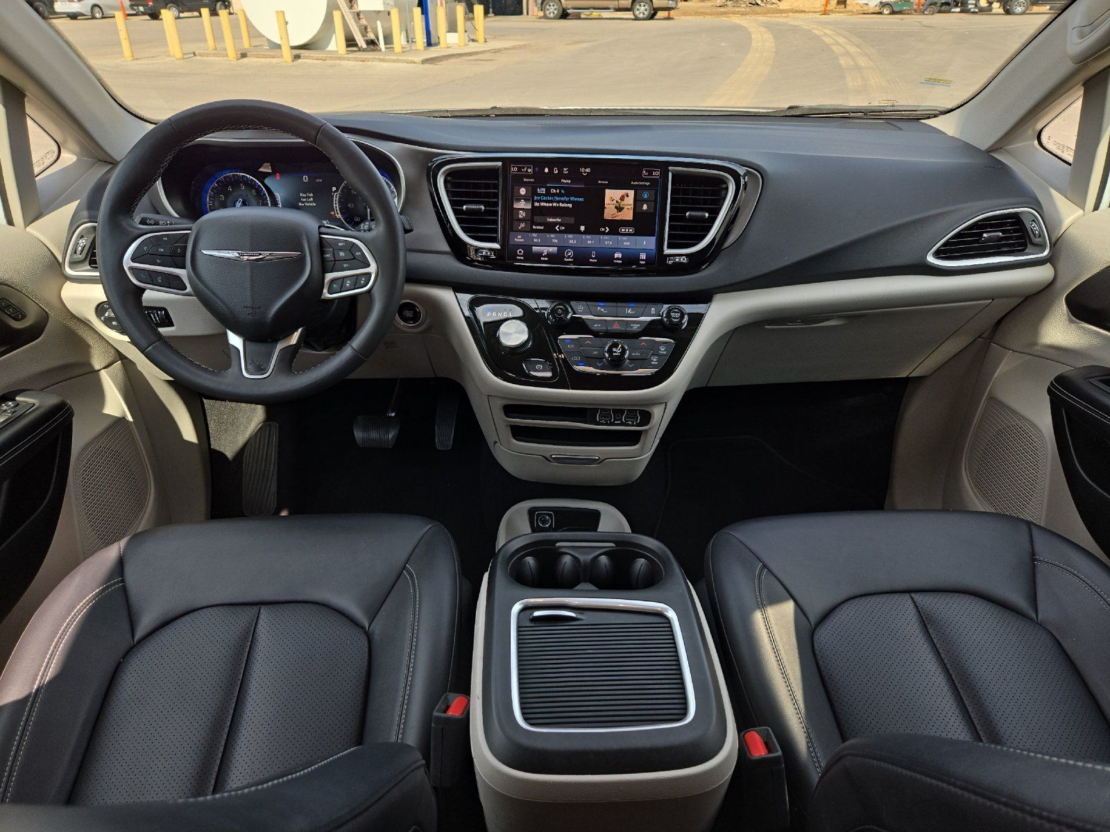 Used 2024 Chrysler Pacifica Touring-L FWD image 12