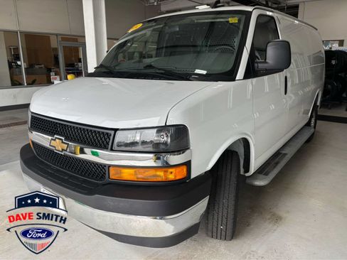 Used 2024 Chevrolet Express 2500 w/ Driver Convenience Package RWD image 4