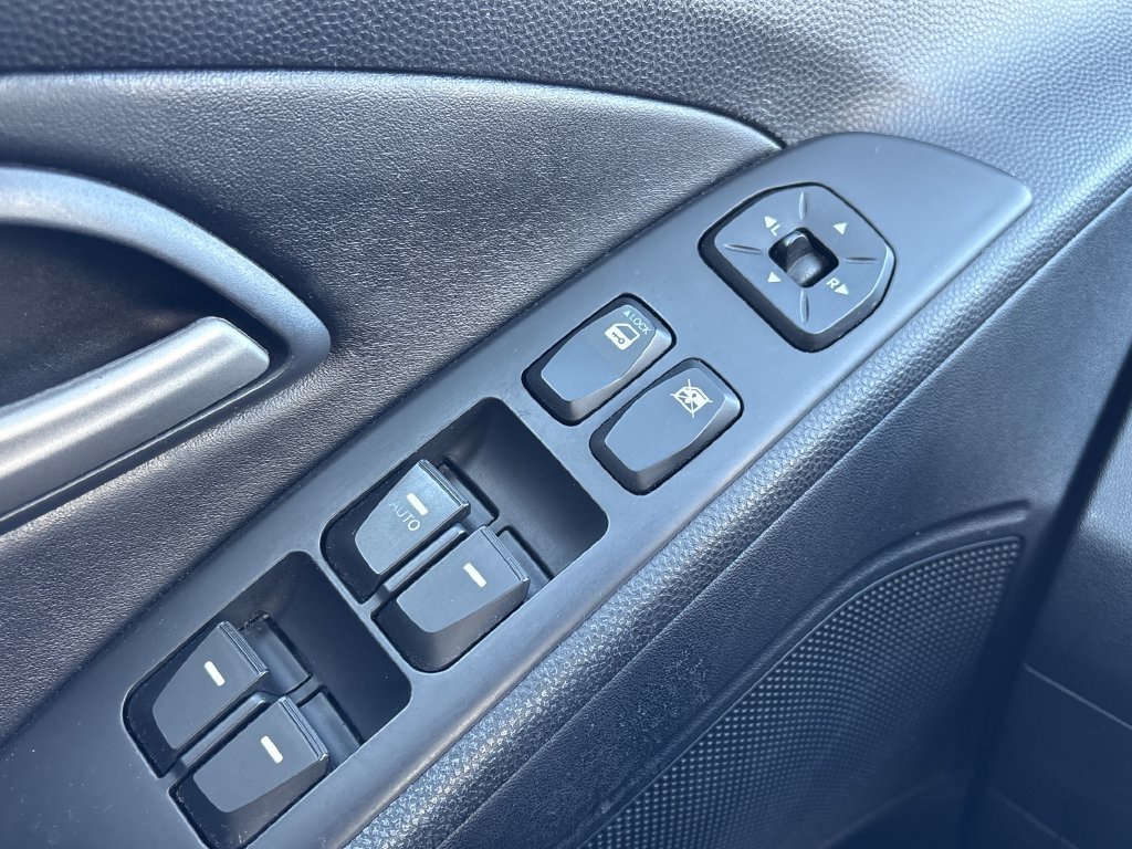Used 2012 Hyundai Tucson GLS FWD image 18