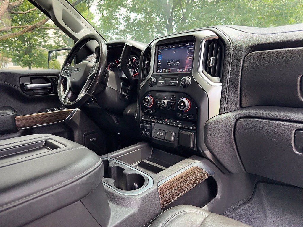 Used 2020 Chevrolet Silverado 1500 RST AWD/4WD image 31