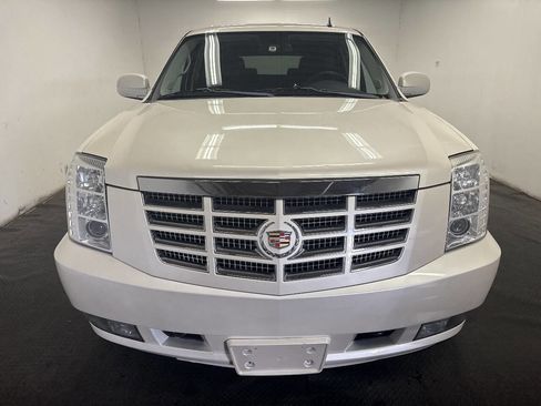 Used 2012 Cadillac Escalade 4WD Hybrid image 3