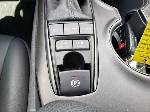 Used 2022 Toyota Camry SE w/ Convenience Package FWD image 16