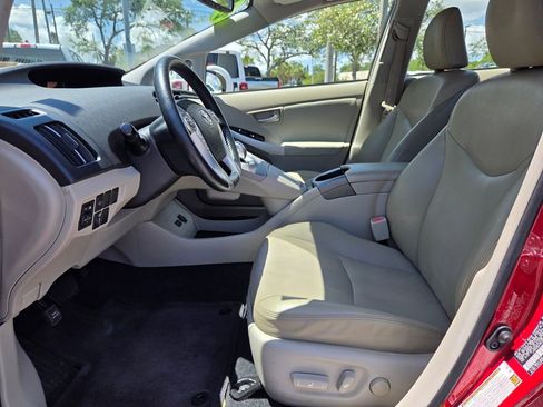 Used 2014 Toyota Prius Five FWD image 13