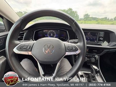 Used 2024 Volkswagen Jetta SE FWD image 13
