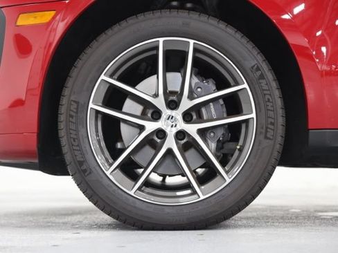 Used 2025 Porsche Macan AWD/4WD image 11