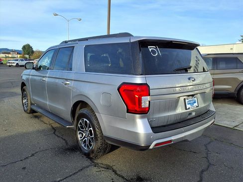 Used 2024 Ford Expedition Max XLT image 8