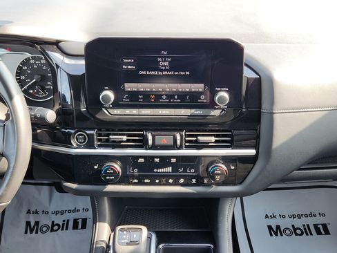 Used 2024 Nissan Pathfinder SV AWD/4WD image 19