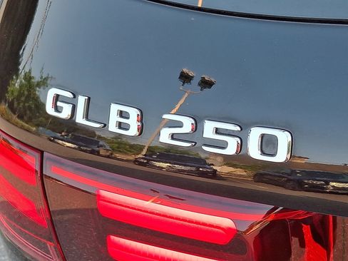 Used 2024 Mercedes-Benz GLB 250 4MATIC image 31