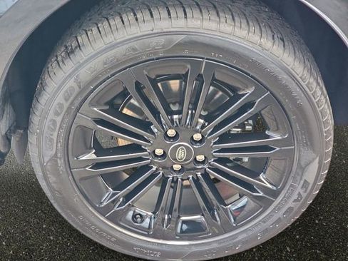 Certified 2025 Land Rover Range Rover Evoque Dynamic SE AWD/4WD image 32