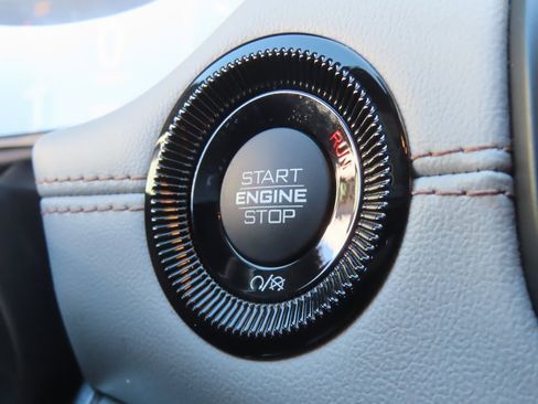 Used 2024 Jeep Compass Limited image 12