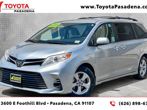 Used 2019 Toyota Sienna LE w/ Carpet Mat Package FWD image 1