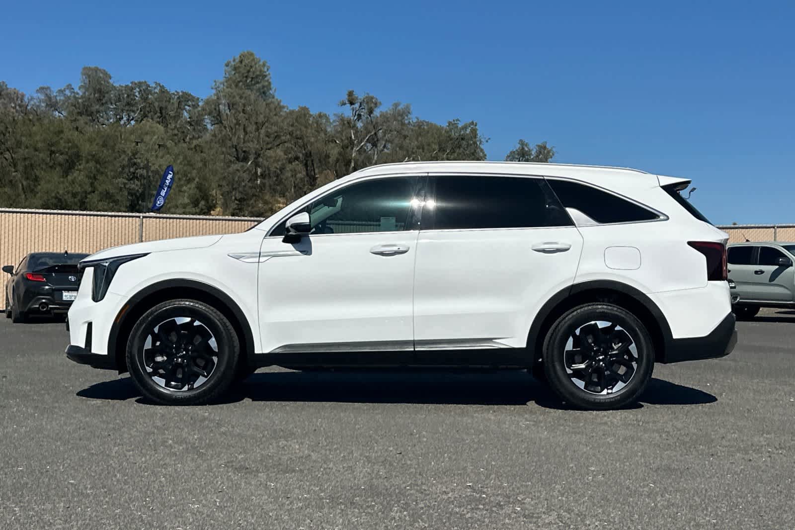 Used 2025 Kia Sorento S AWD/4WD image 6