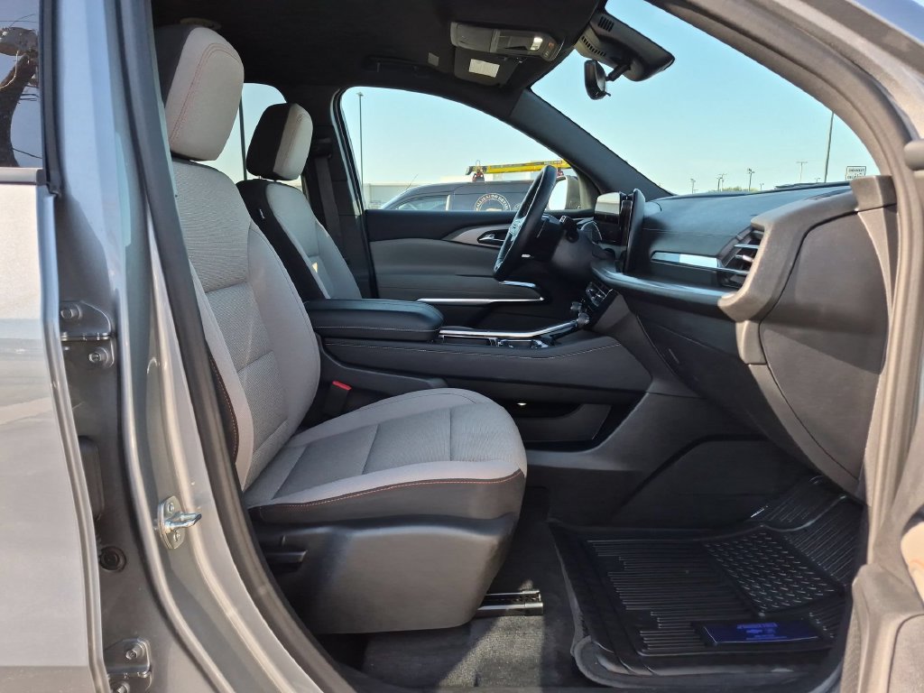 Certified 2026 Chevrolet Traverse LT w/ Driver Confidence Package FWD image 27
