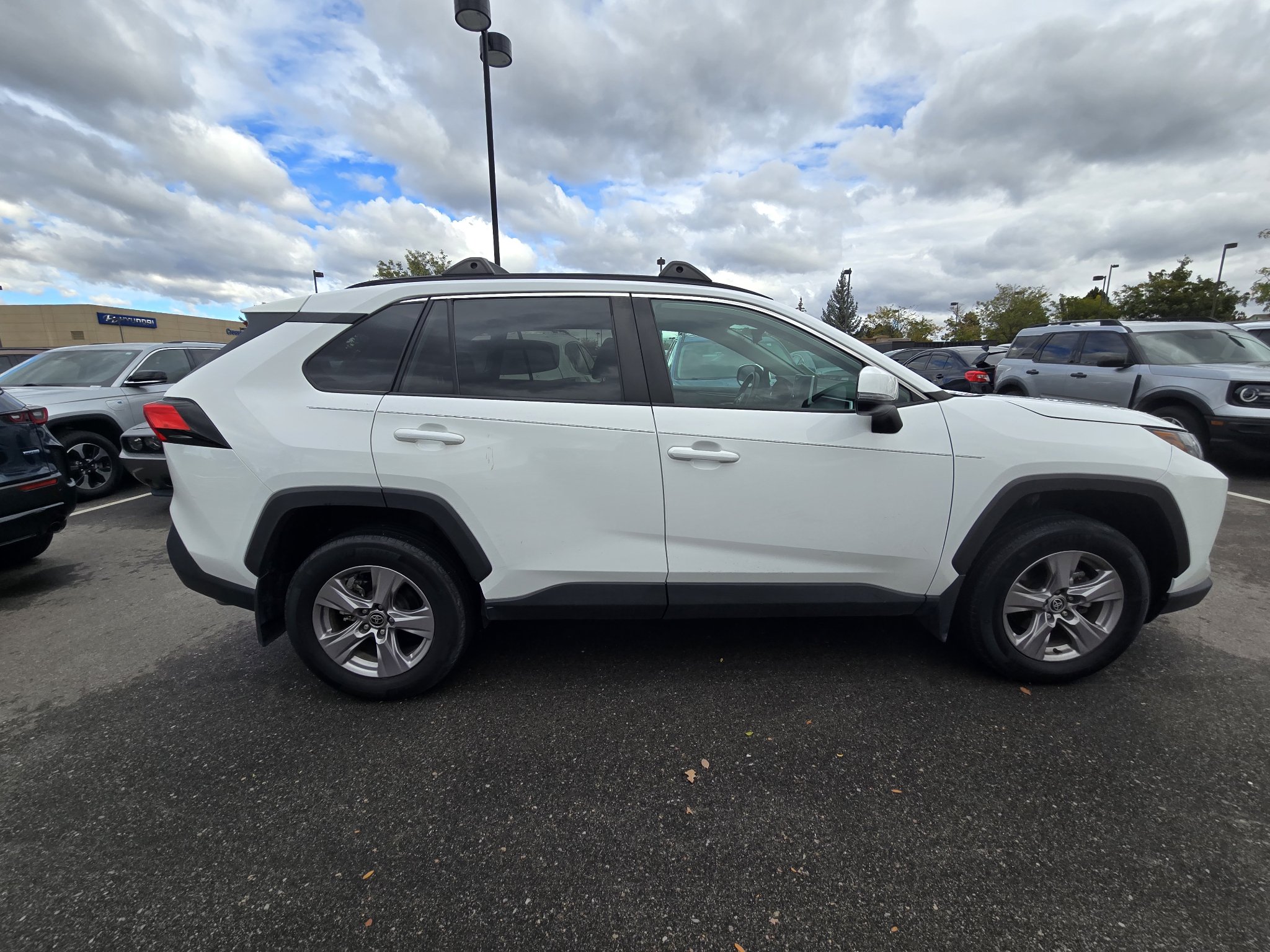 Used 2023 Toyota RAV4 XLE AWD/4WD image 17