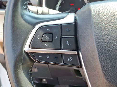 Used 2023 Toyota Highlander XLE AWD/4WD image 15