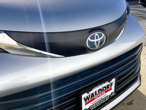 Used 2023 Toyota Sienna LE image 35