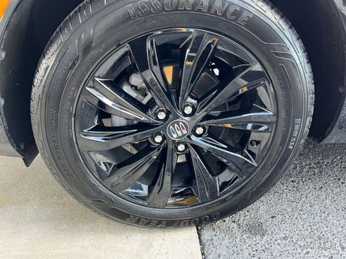 Used 2025 Buick Envista Sport Touring image 31