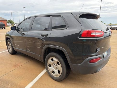 Used 2016 Jeep Cherokee Sport FWD image 5