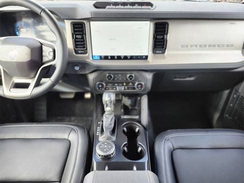 New 2025 Ford Bronco Outer Banks w/ Sasquatch Package image 14