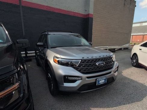 Used 2023 Ford Explorer XLT w/ Equipment Group 202A AWD/4WD image 11