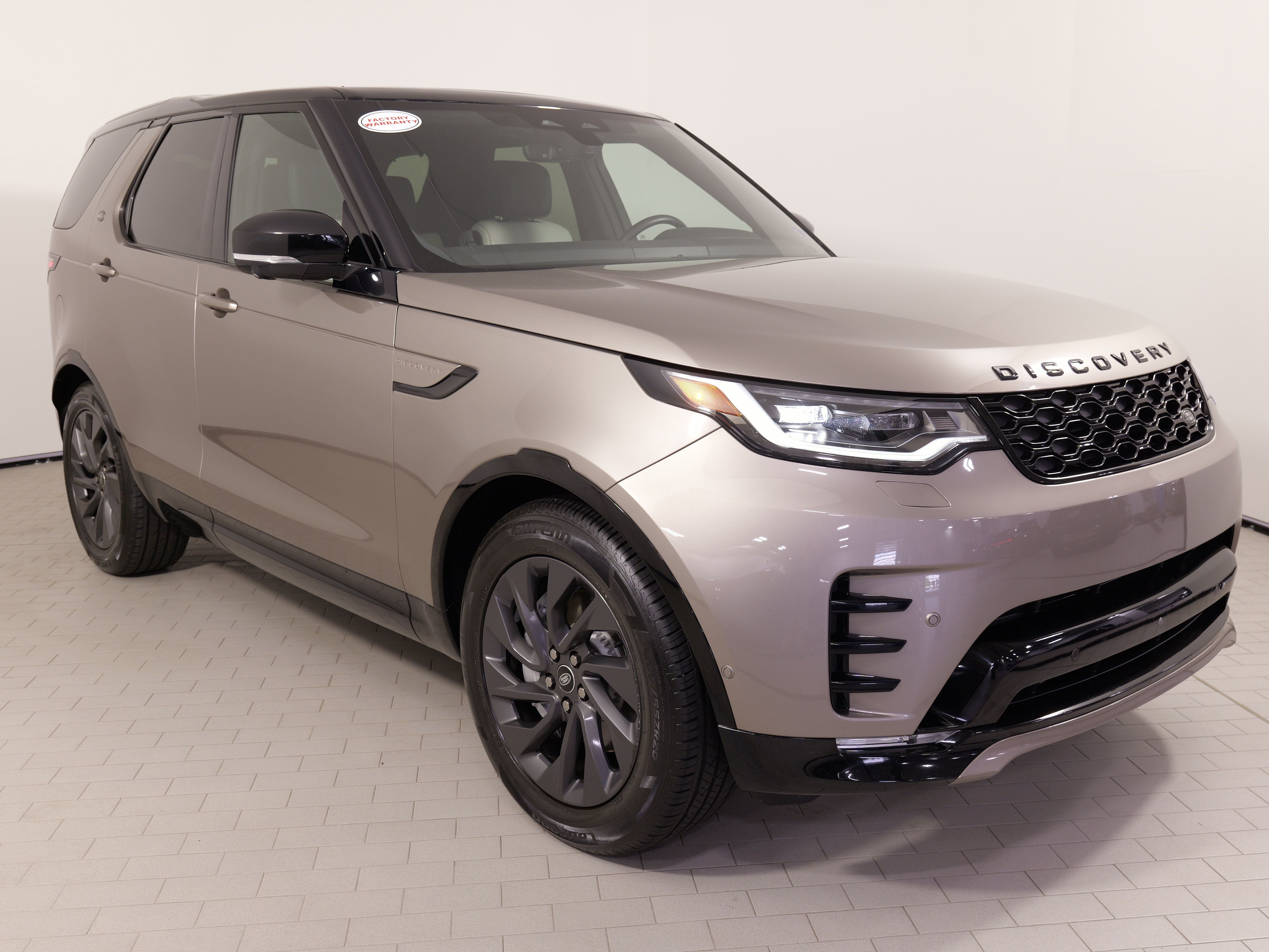 Used 2023 Land Rover Discovery S R-Dynamic AWD/4WD image 7