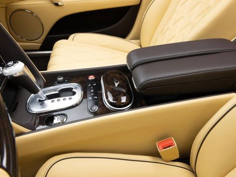 Used 2015 Bentley Flying Spur W12 image 34