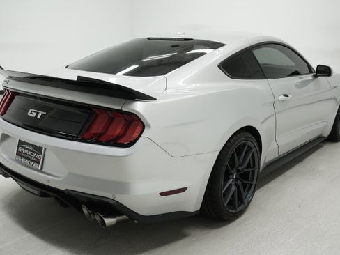Used 2019 Ford Mustang GT RWD image 4