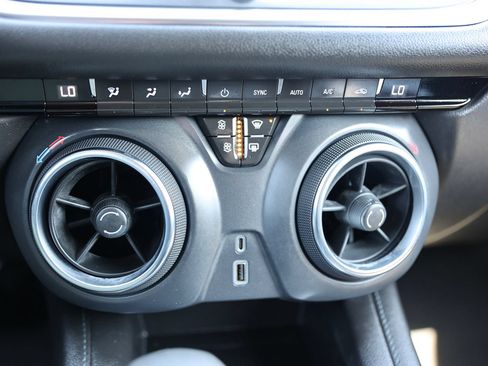 Used 2021 Chevrolet Blazer LT AWD/4WD image 27
