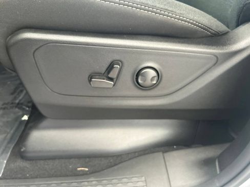 Used 2025 RAM 1500 Big Horn AWD/4WD image 40