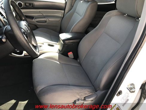 Used 2015 Toyota Tacoma 4x4 Double Cab w/ TRD Off-Road Package image 12