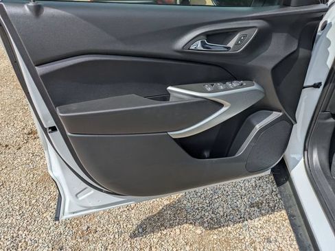 New 2026 Chevrolet Trax LS w/ LS Convenience Package FWD image 8