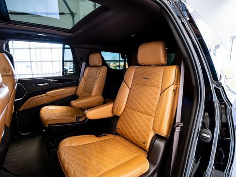 Used 2022 Cadillac Escalade Premium Luxury image 47