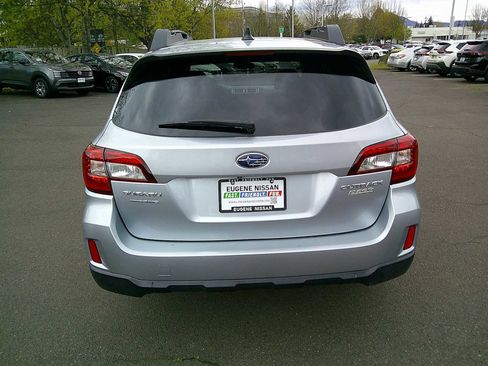 Used 2017 Subaru Outback 2.5i Premium image 4