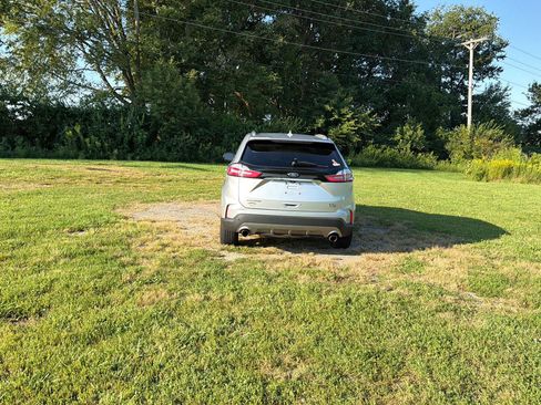 Used 2019 Ford Edge SEL w/ Equipment Group 201A AWD/4WD image 4