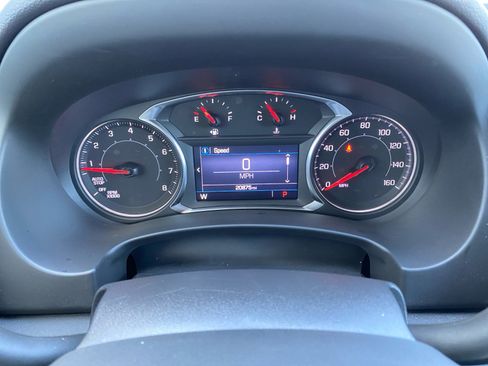 Used 2024 GMC Terrain SLE w/ Driver Convenience Package image 2