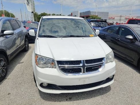 Used 2016 Dodge Grand Caravan SXT FWD image 12