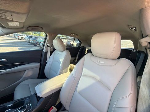 Certified 2023 Cadillac XT4 Luxury FWD image 5