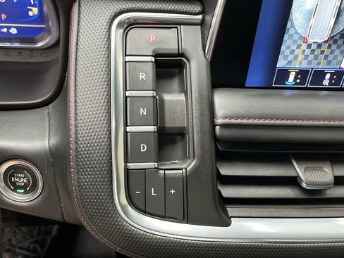Used 2022 Chevrolet Tahoe RST w/ Luxury Package AWD/4WD image 27