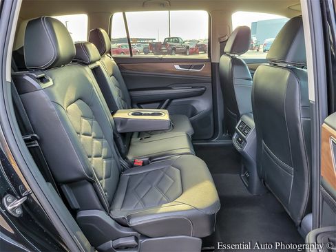 Used 2024 Volkswagen Atlas SE image 33