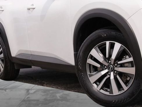 Certified 2025 Nissan Pathfinder SL FWD image 3
