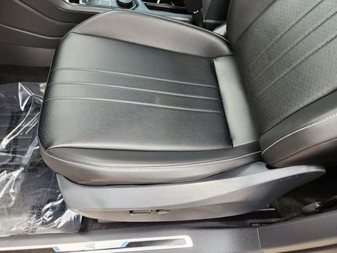 Certified 2022 Volkswagen Tiguan SE R-Line AWD/4WD image 22